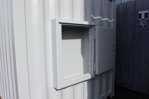 En specialcontainer från Caru med fönster/lucka.