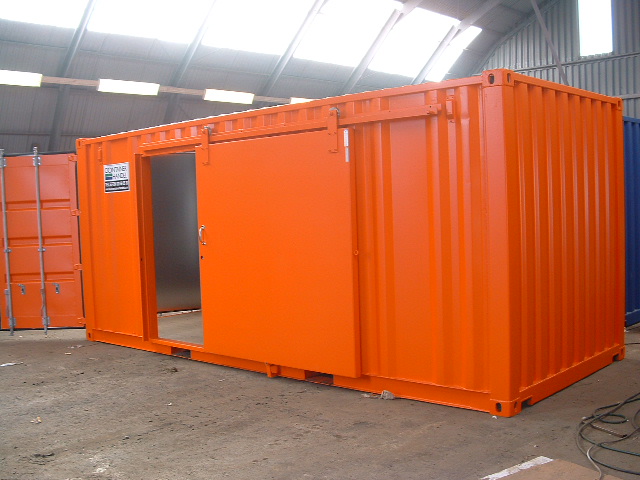 En orange specialcontainer från Caru.