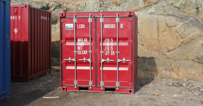 röd container 8 fot