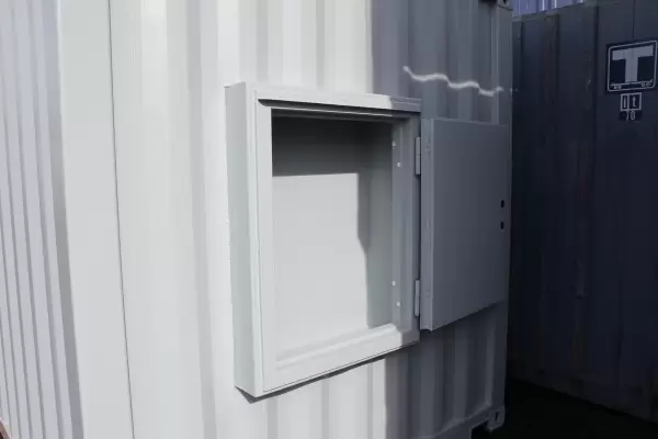 En specialcontainer från Caru med fönster/lucka.