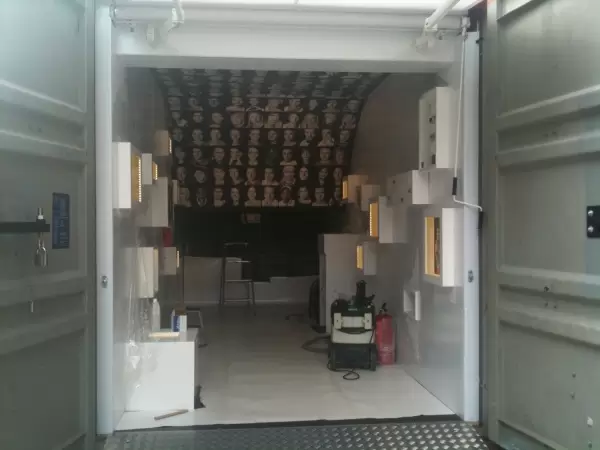 En inredd specialcontainer från Caru, perfekt vid mässor.