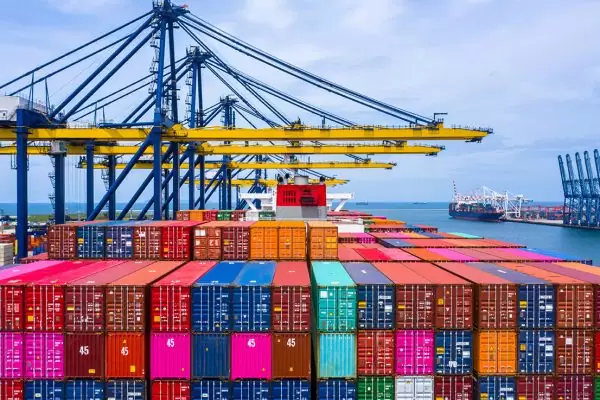 Caru Containerhandel containrar i hamn