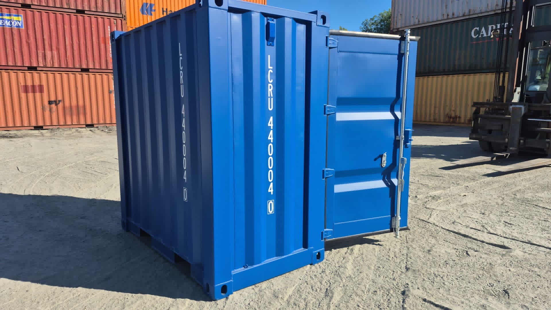 4 fots container, en kompakt och lätthanterad förvaringslösning.